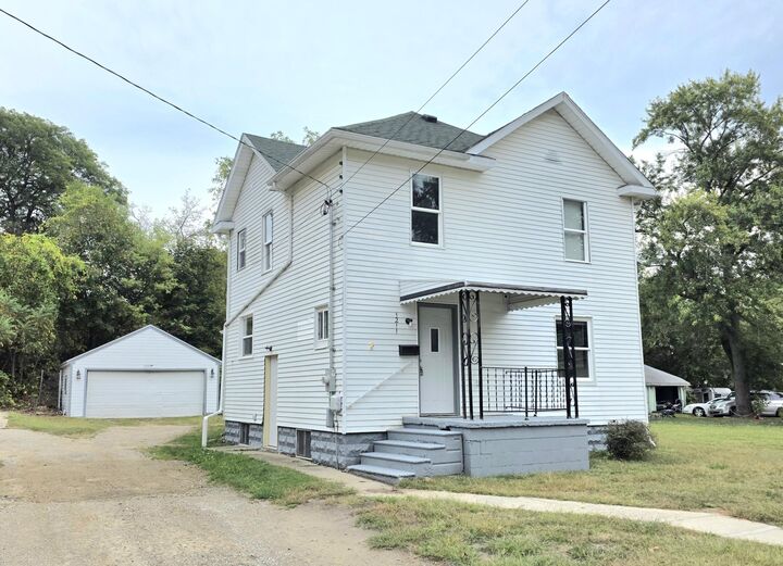 Property Photo: 1211 S Jackson Street MI 49203