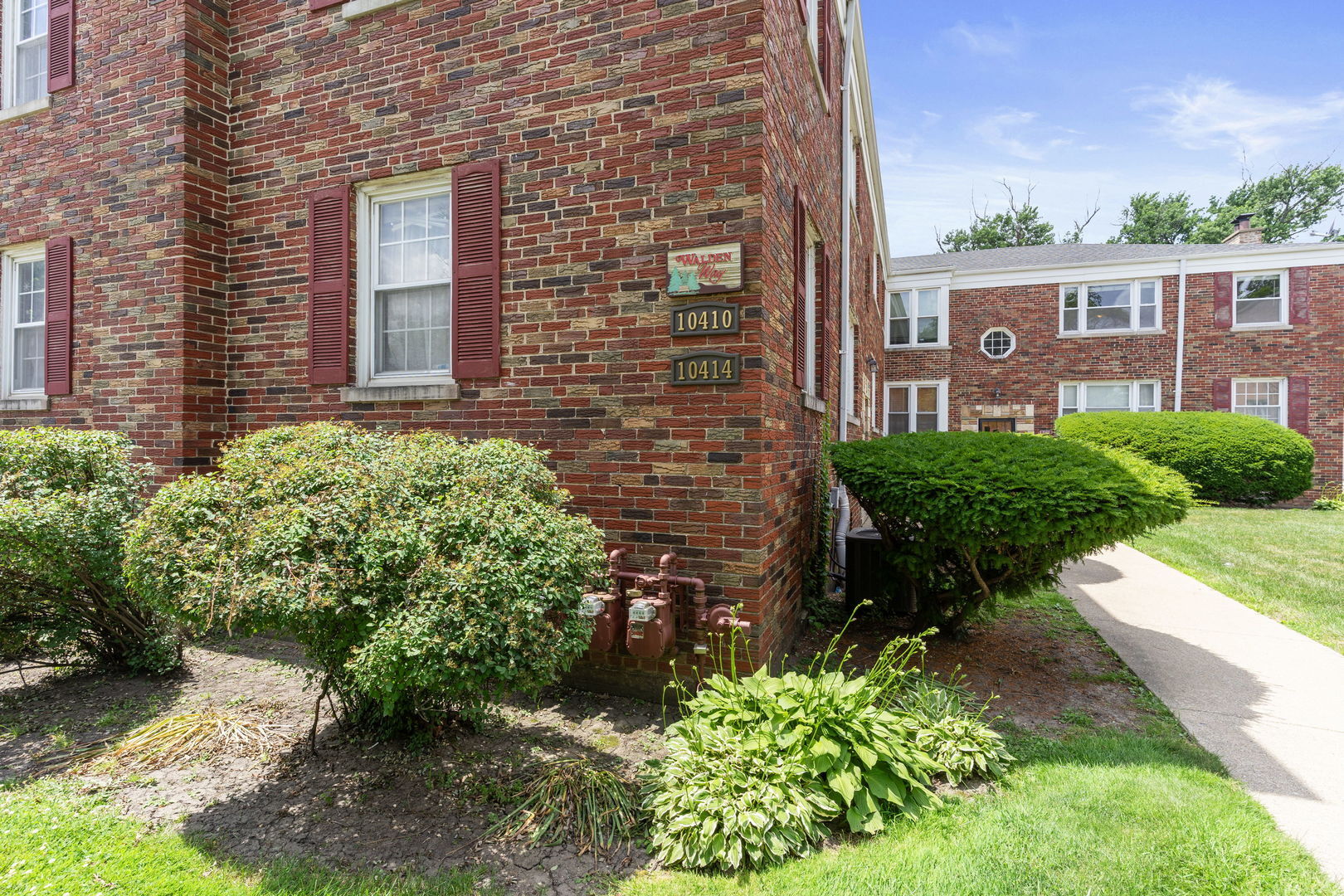 Property Photo: 10410 S Walden Parkway 2N IL 60643