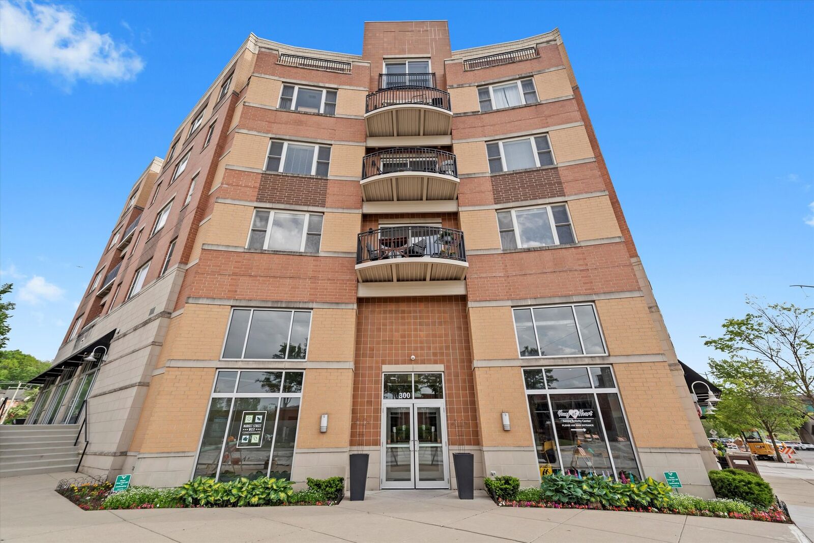 Property Photo: 300 Village Circle 505 IL 60480