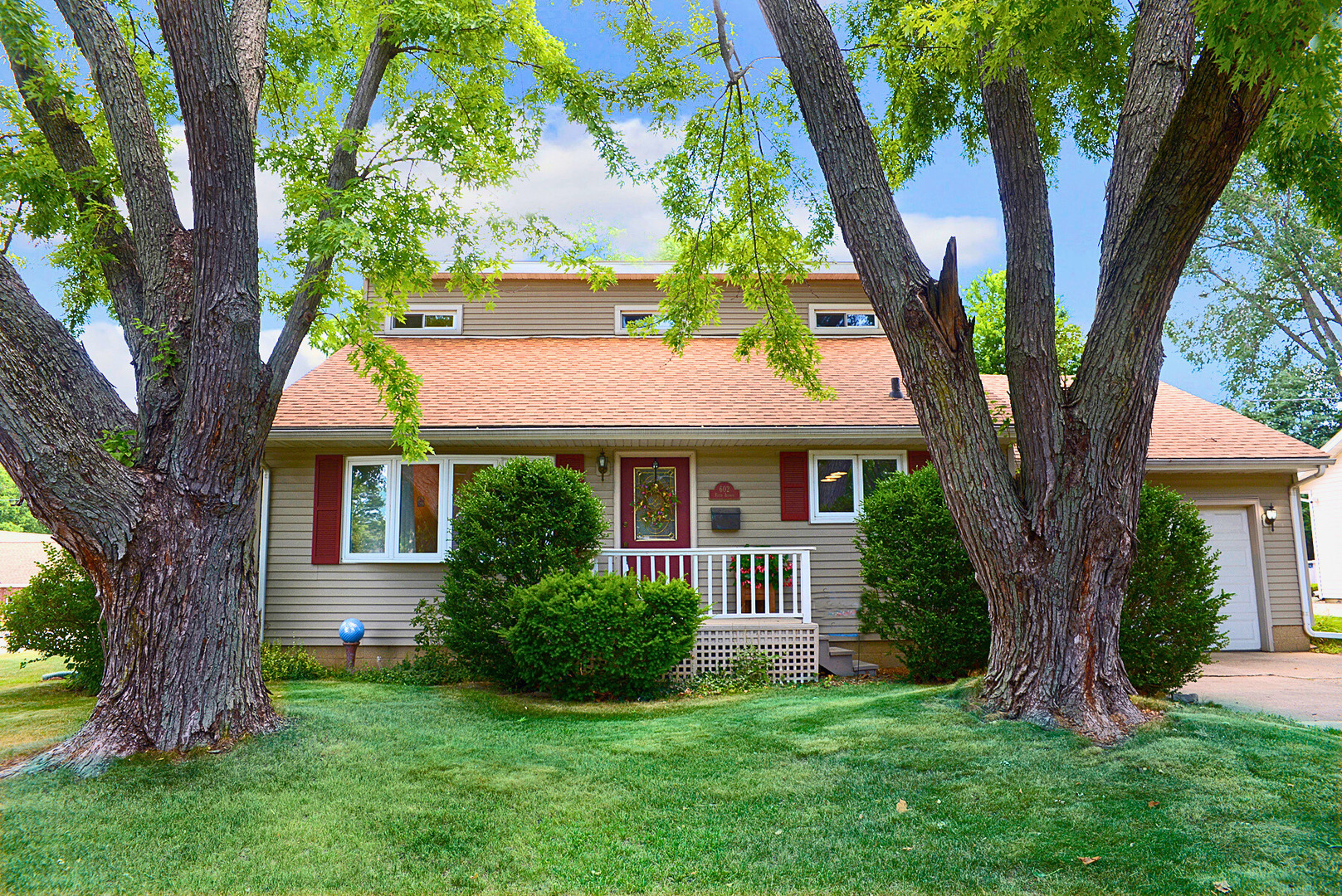 Property Photo:  602 5th Avenue  IL 61350 