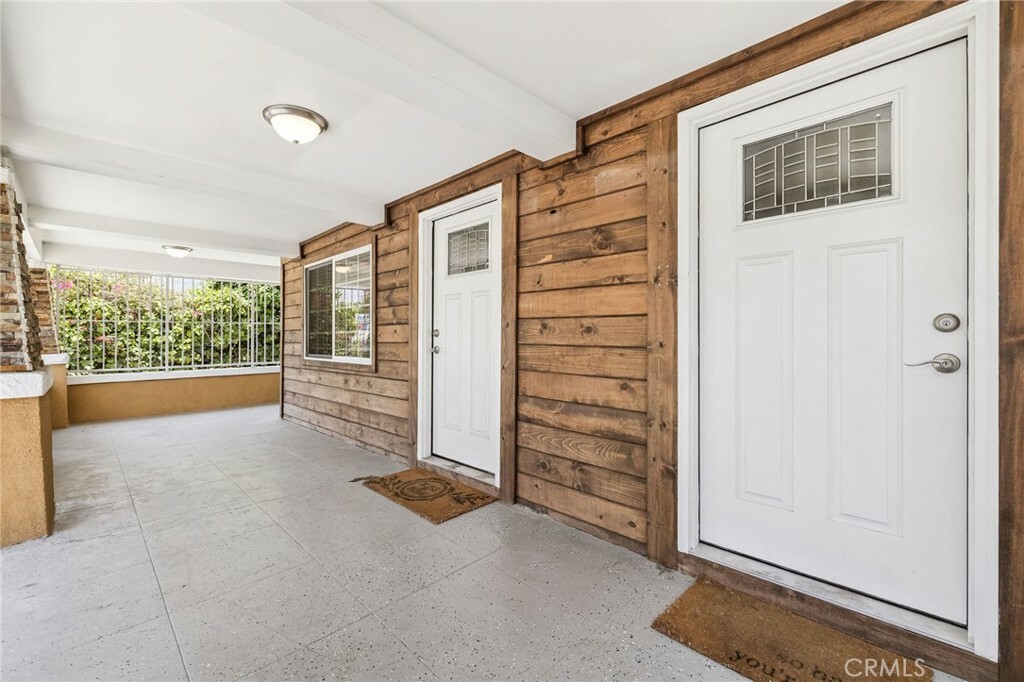 Property Photo:  2104 Crenshaw Boulevard  CA 90016 
