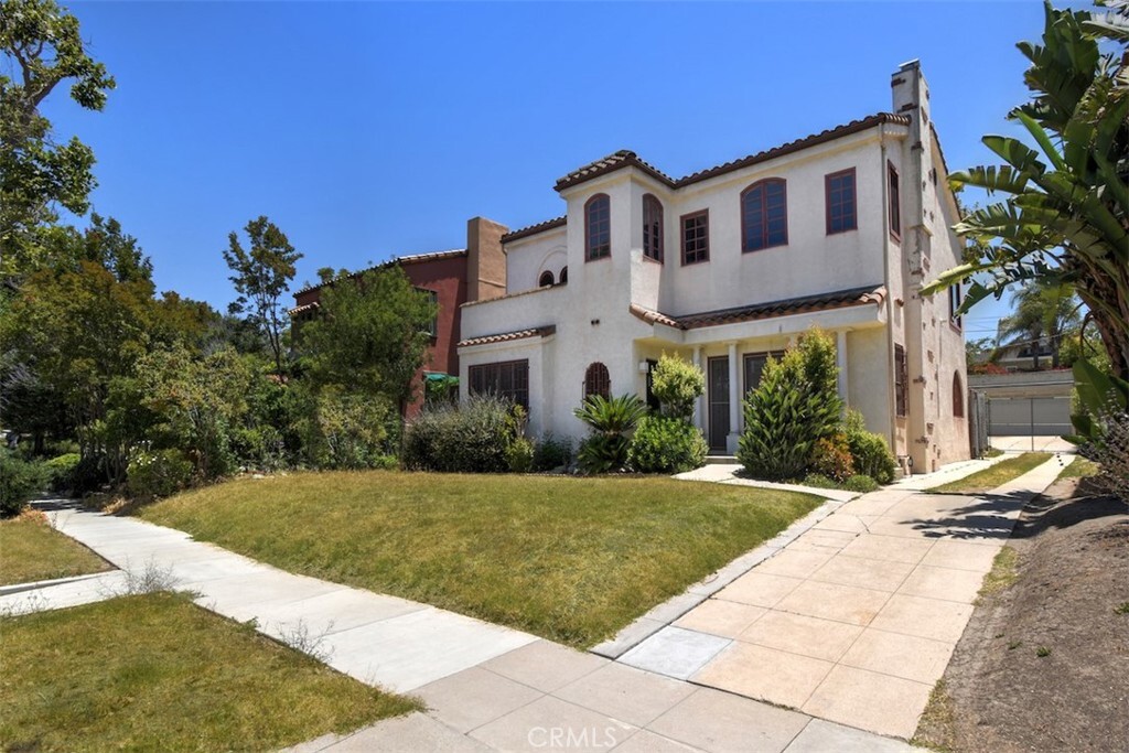 Property Photo: 918 S Muirfield Road CA 90019