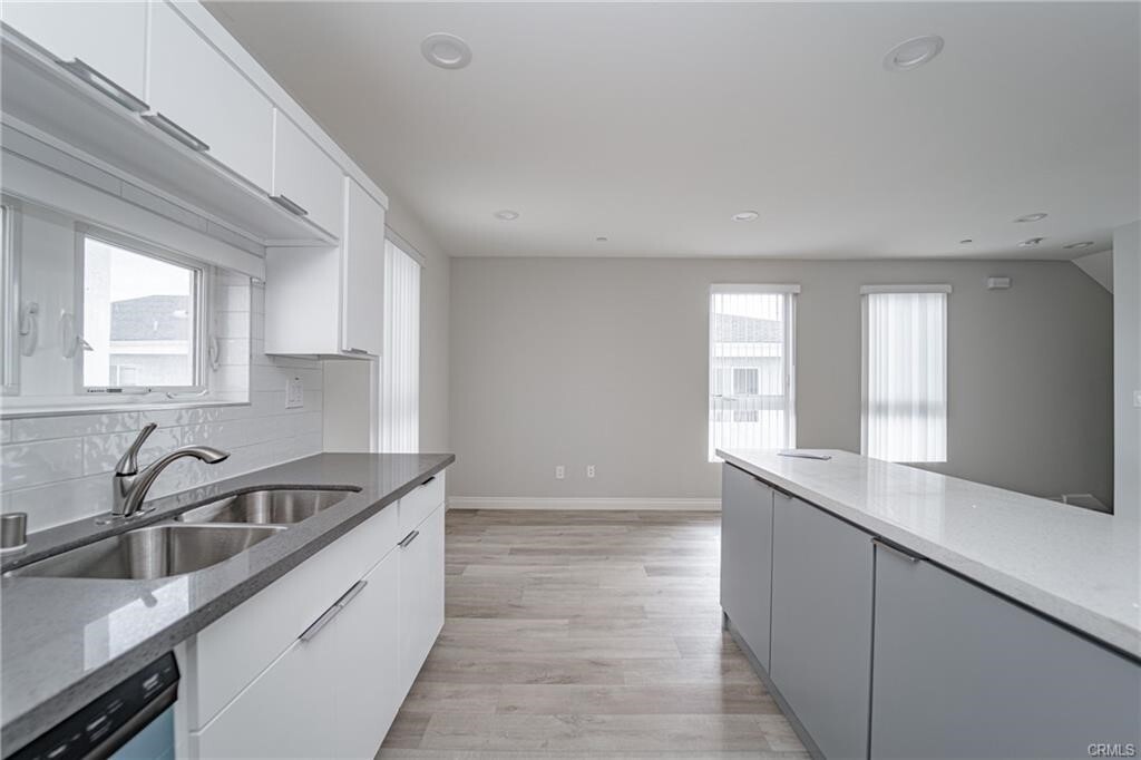 Property Photo:  6926 Morella Avenue 2  CA 91605 