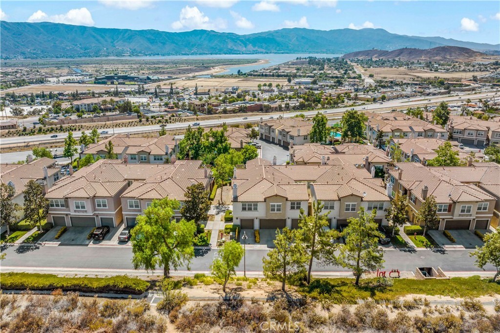 Property Photo: 15655 Vista Way 100 CA 92532