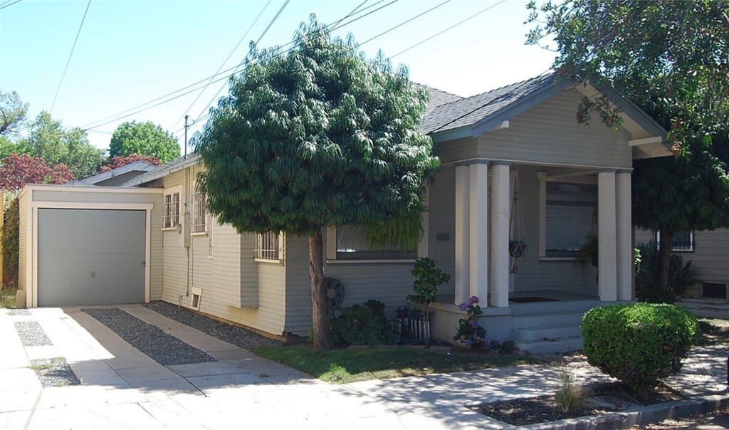 Property Photo:  1734 E Florida Street  CA 90802 