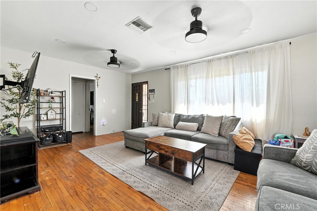 Property Photo:  9562 Locust Avenue  CA 92335 