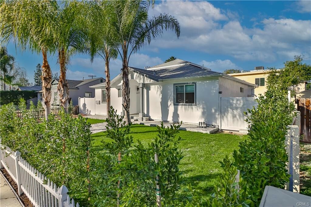 Property Photo: 22131 Victory Boulevard CA 91303