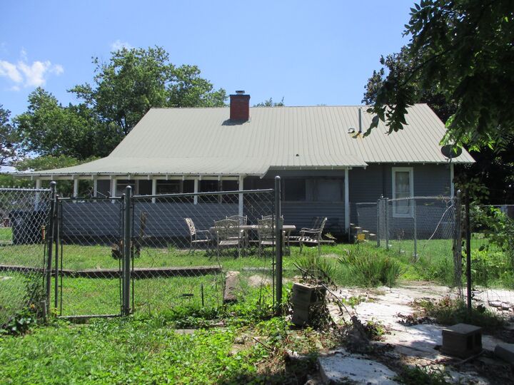 Property Photo:  526 W Main St  TN 37166 