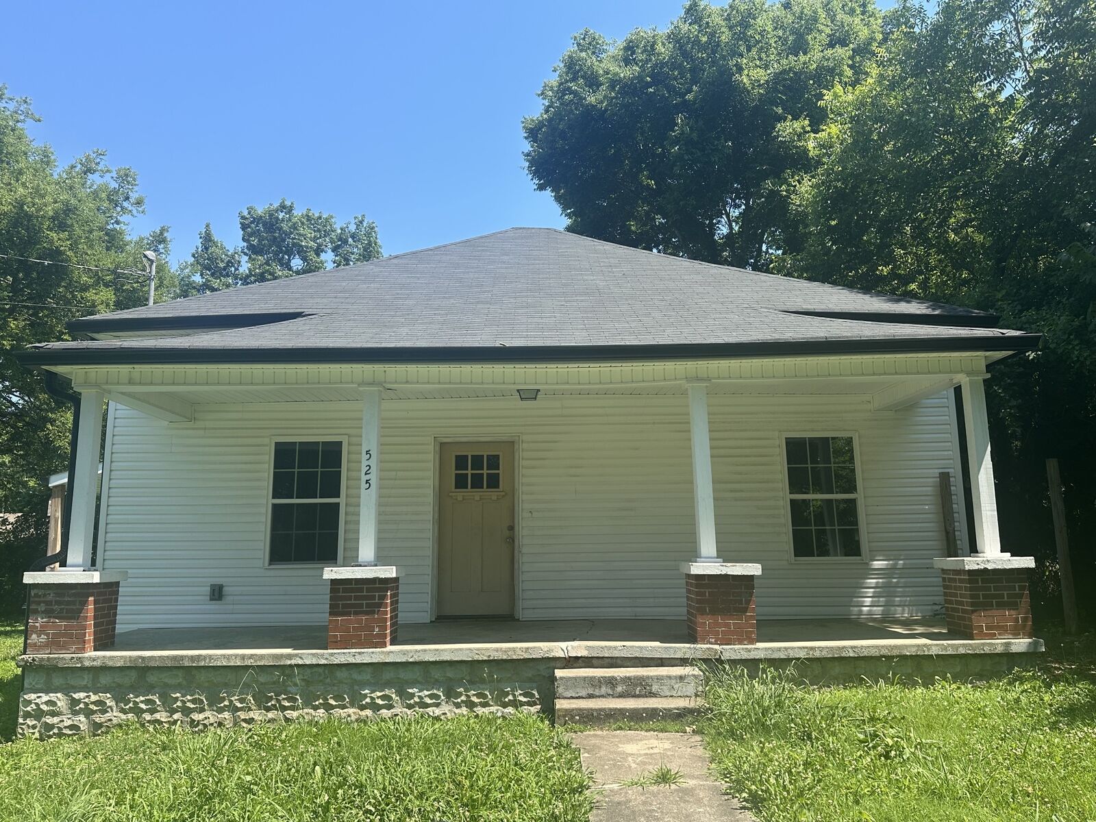 Property Photo:  525 Oak St  TN 37160 