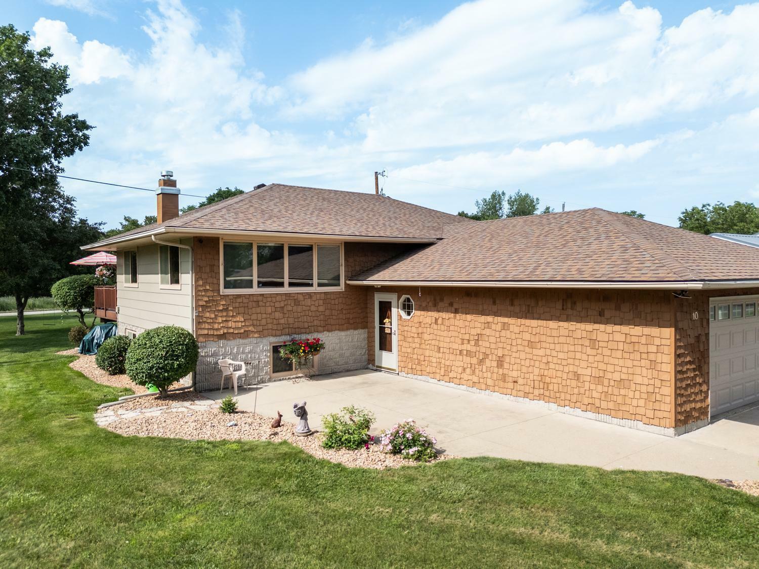 Property Photo: 10 Hillcrest Court SW MN 55963