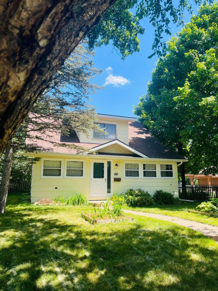 Property Photo:  1116 Kilian Boulevard SE  MN 56304 