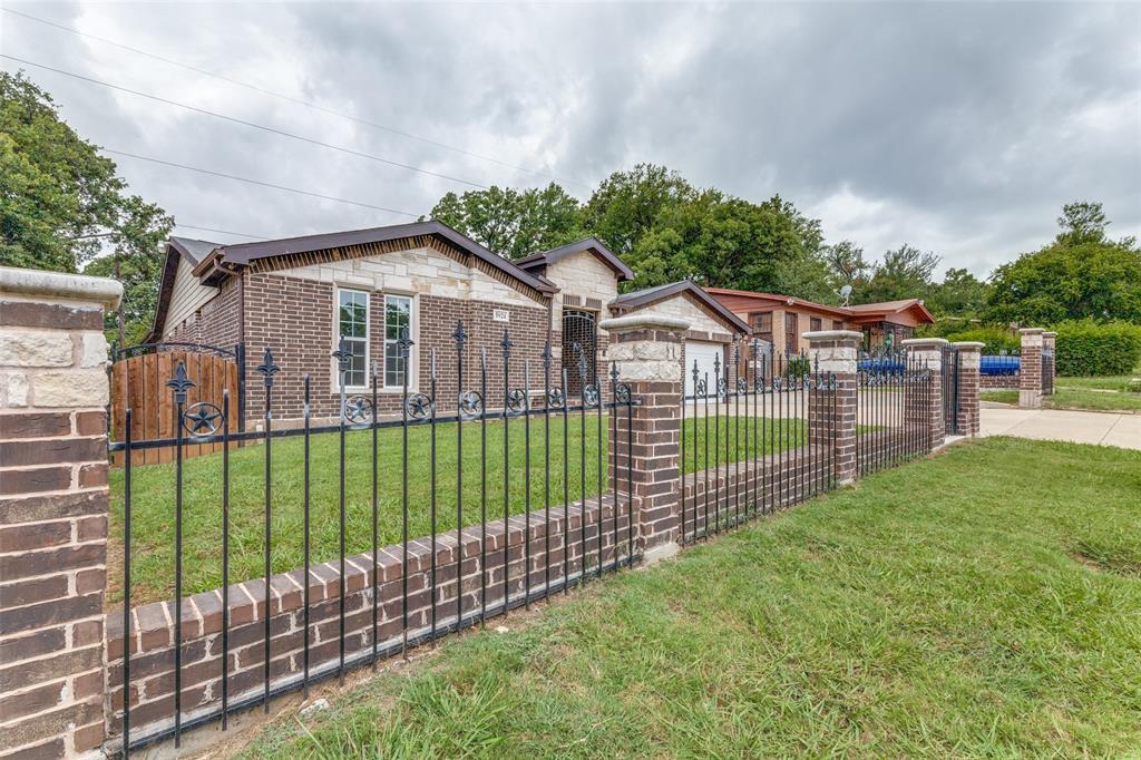 Property Photo:  5924 Maceo Lane  TX 76112 