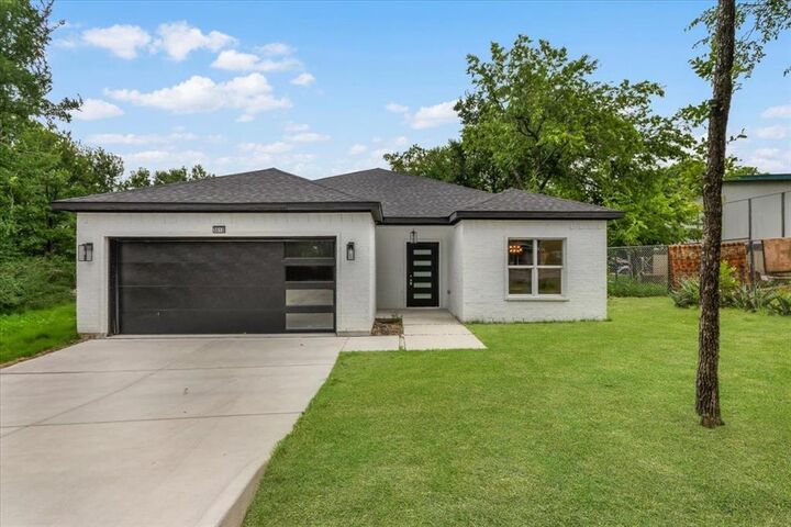 Property Photo: 3513 Woodlake Drive TX 76048