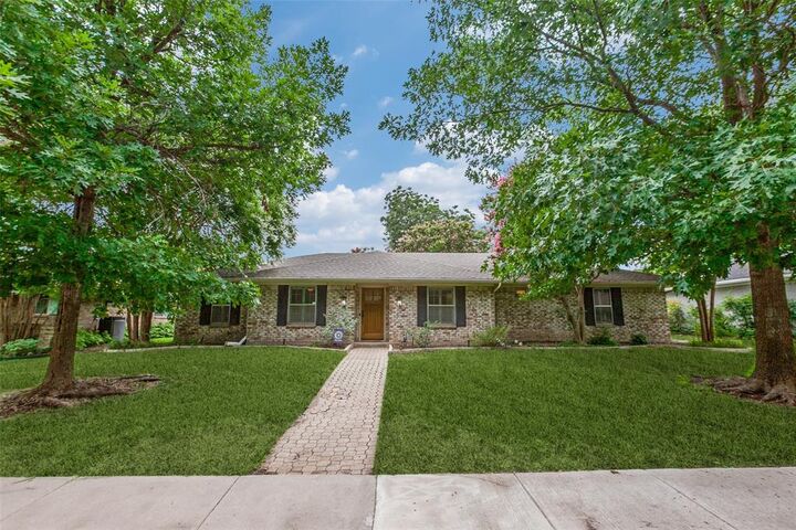 Property Photo:  2813 Biscayne Drive  TX 75075 