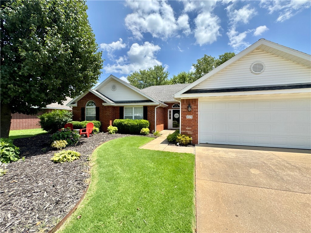 Property Photo:  409 Bluff Drive  AR 72745 