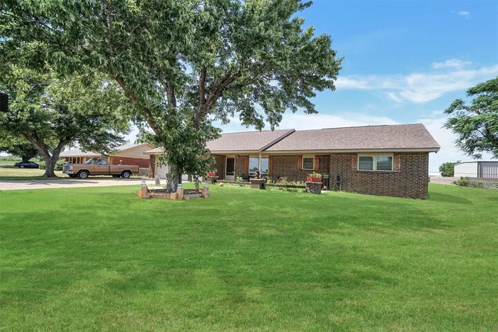 Property Photo: 1305 Andy Street OK 73521