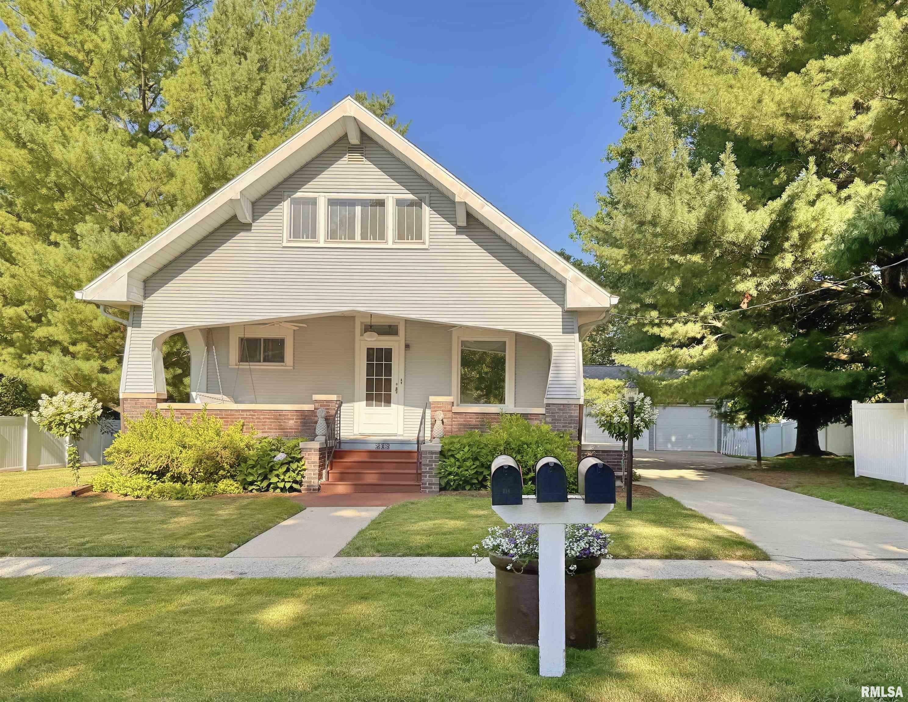 Property Photo: 213 S Hanover Street IL 61548