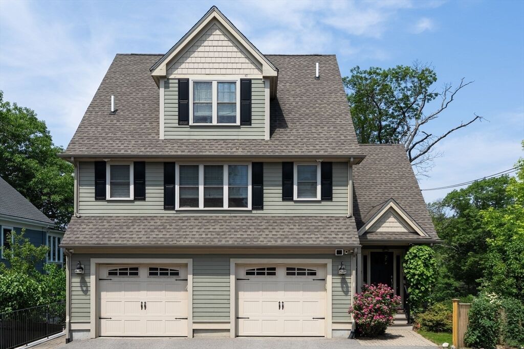 Property Photo:  2 Jamaica Place 2  MA 02130 