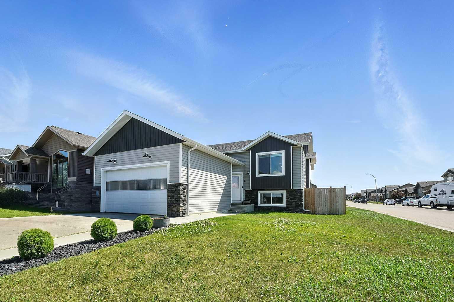 5 Mackenzie Avenue  Lacombe AB T4L 0A6 photo