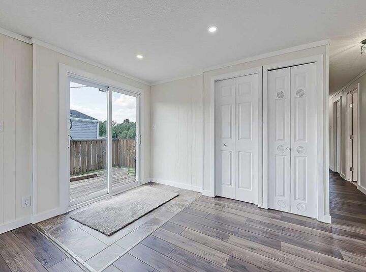 Property Photo:  130 Sunset Way NE  AB T1V 1J4 