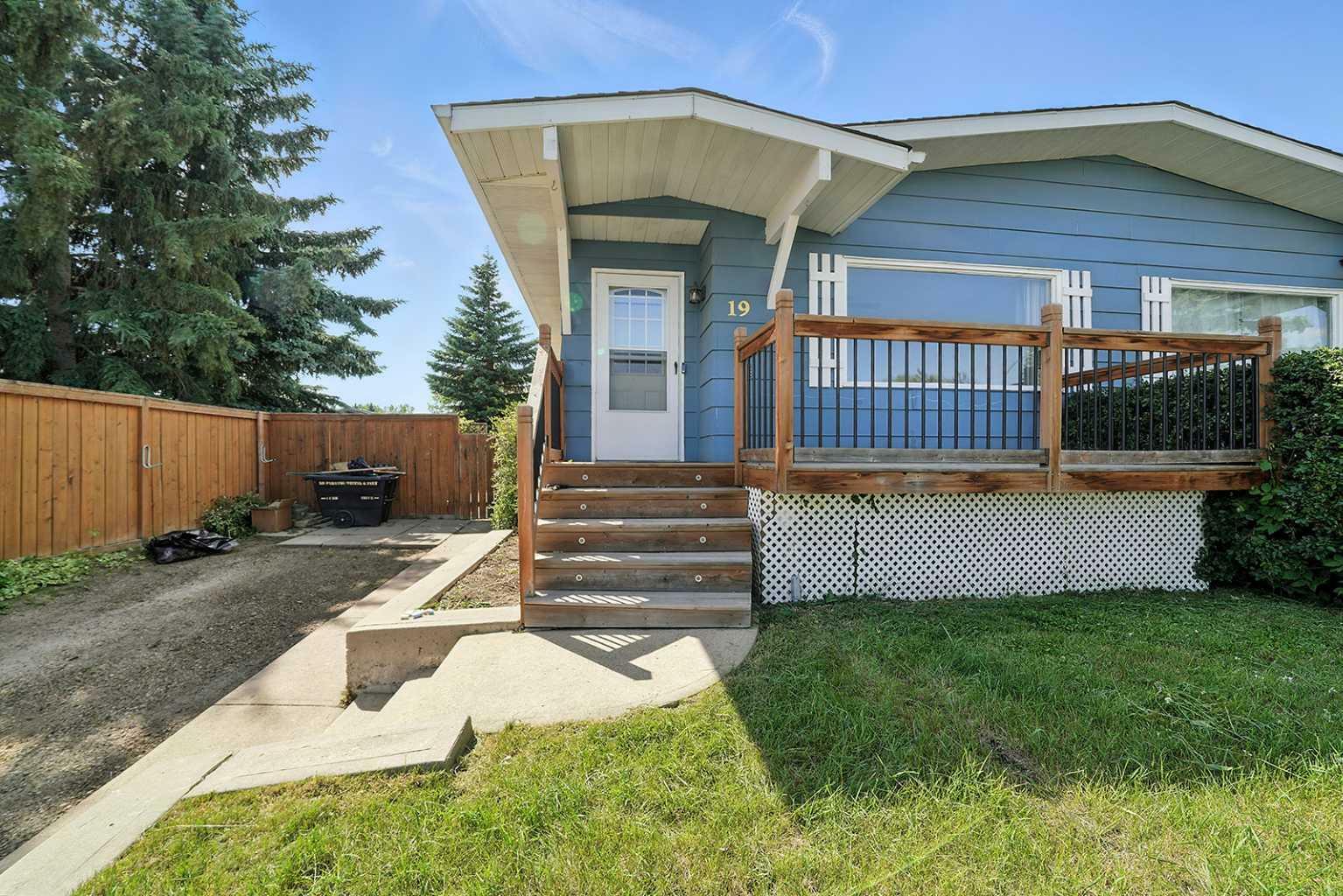 Property Photo: 19 Green Court AB T4L 1R4