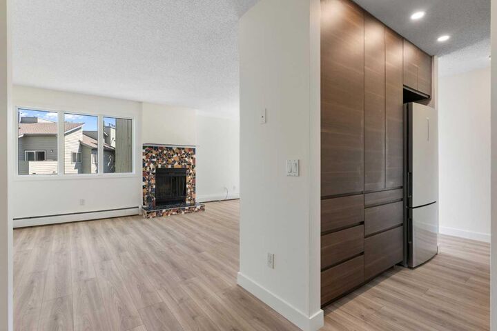 Property Photo: 80 Glamis Drive SW 3315 AB T3E 6T7