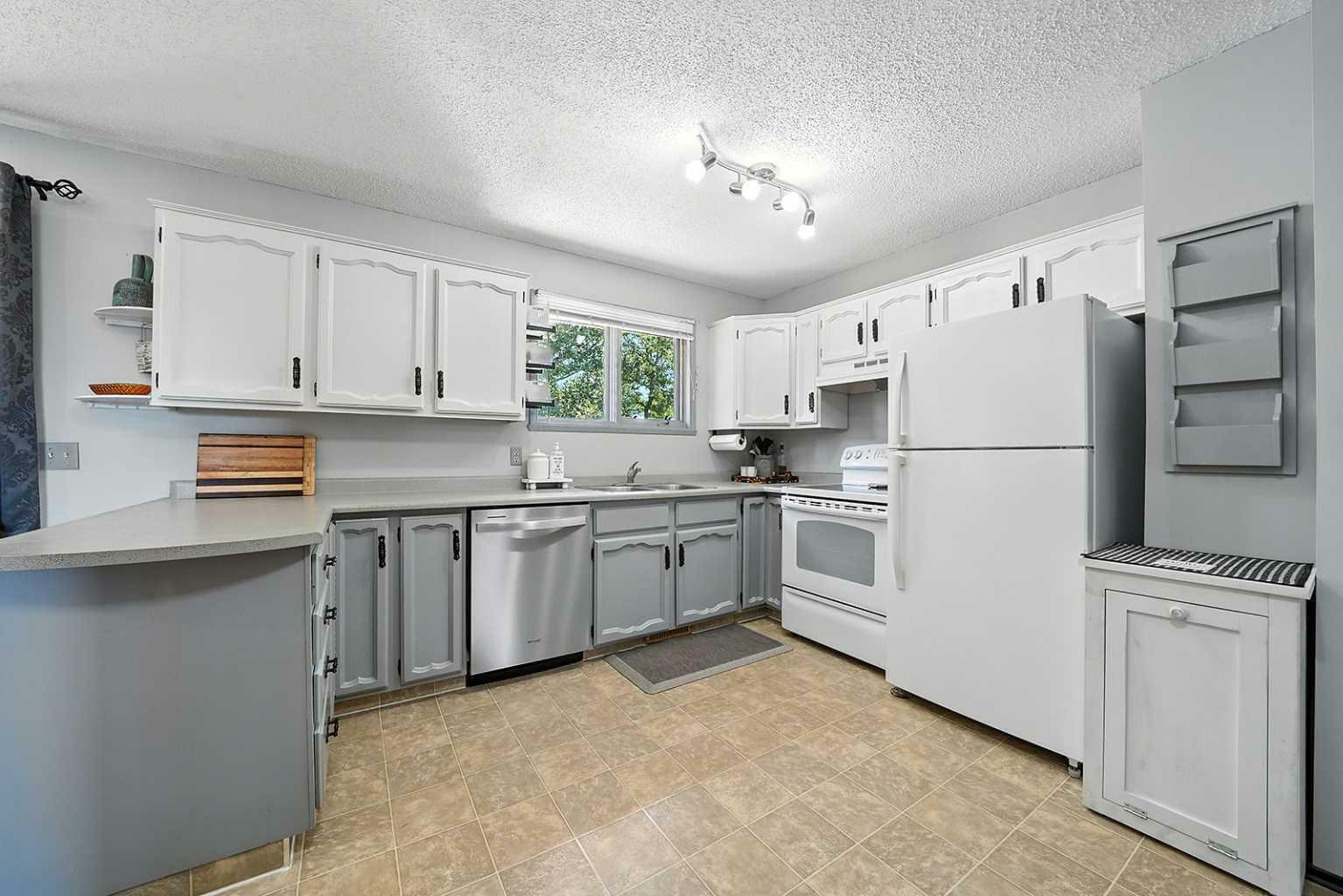 Property Photo: 3804 52A Avenue AB T4G 1G8