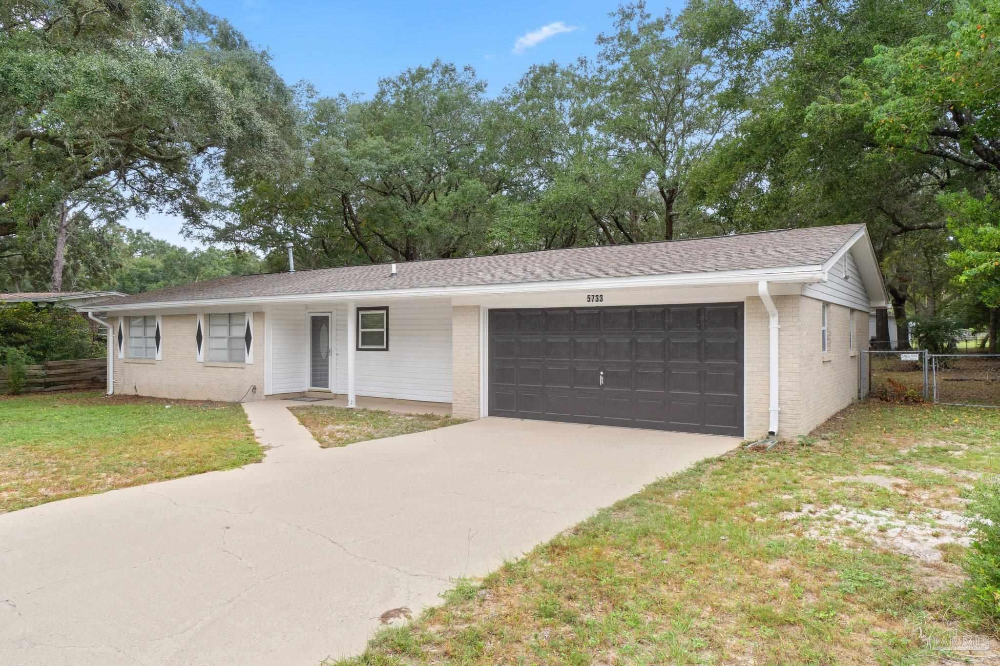 Property Photo: 5733 Pecan St FL 32570