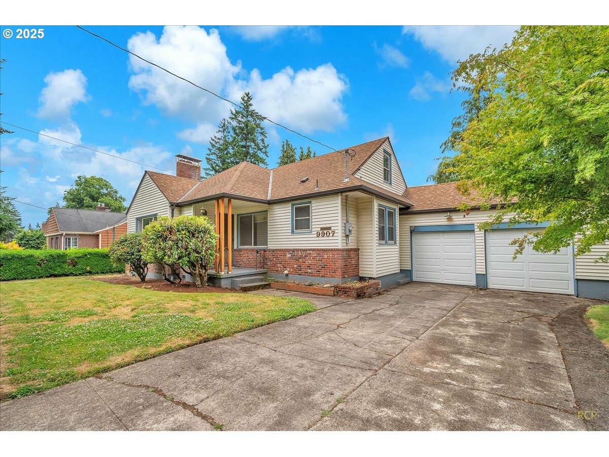 Property Photo: 9907 SW 55th Ave OR 97219