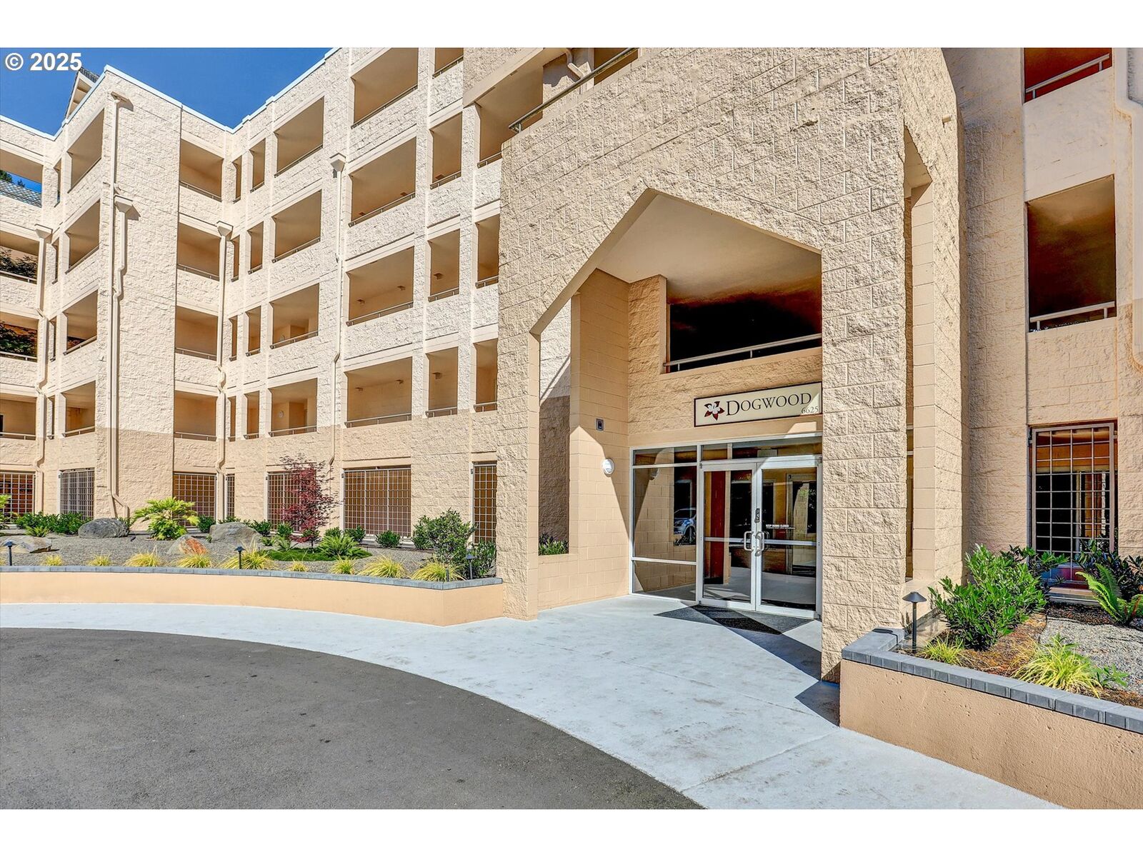 Property Photo:  6625 W Burnside Rd 252  OR 97210 