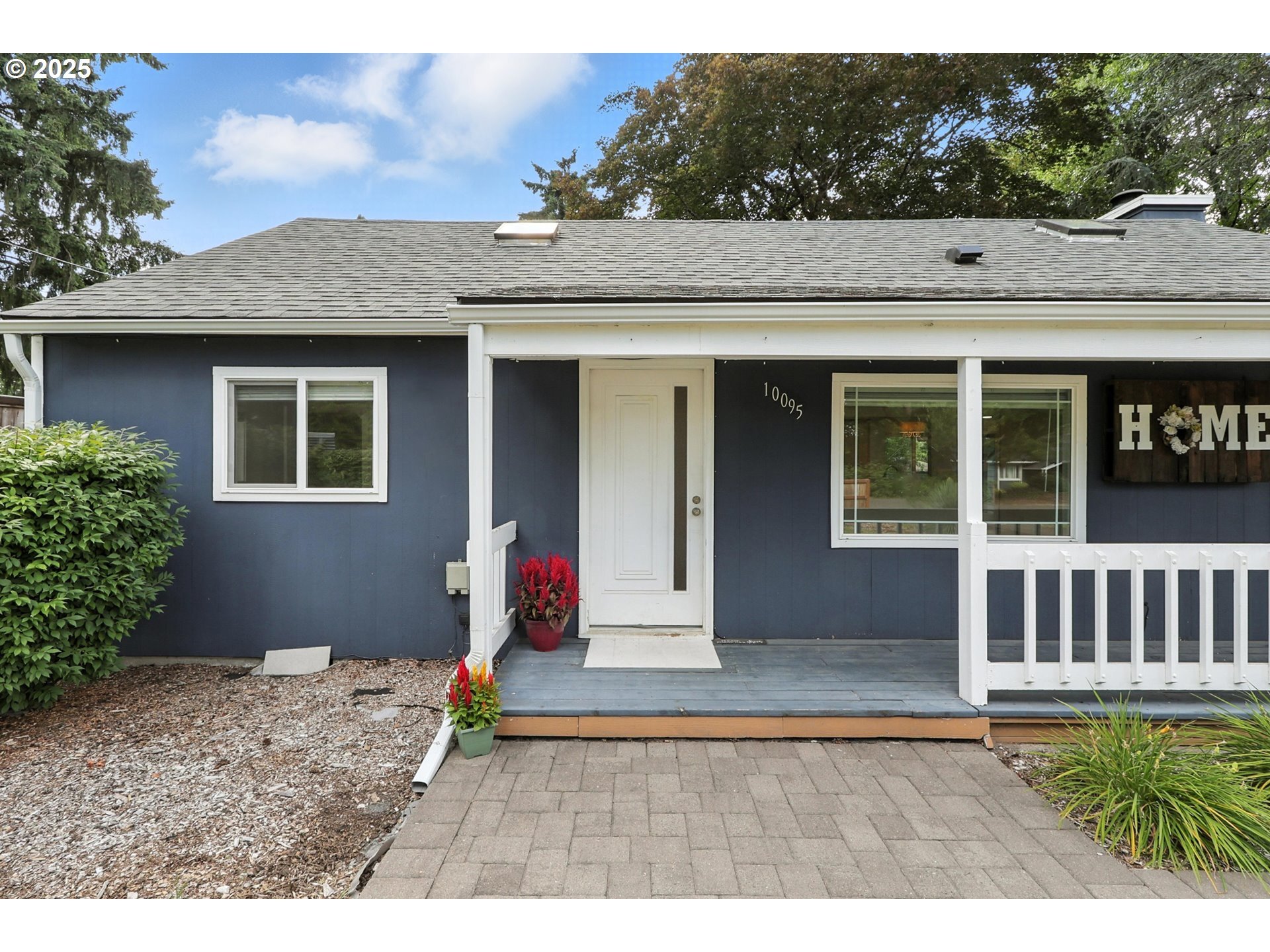 Property Photo: 10095 SW 82nd Ave OR 97223