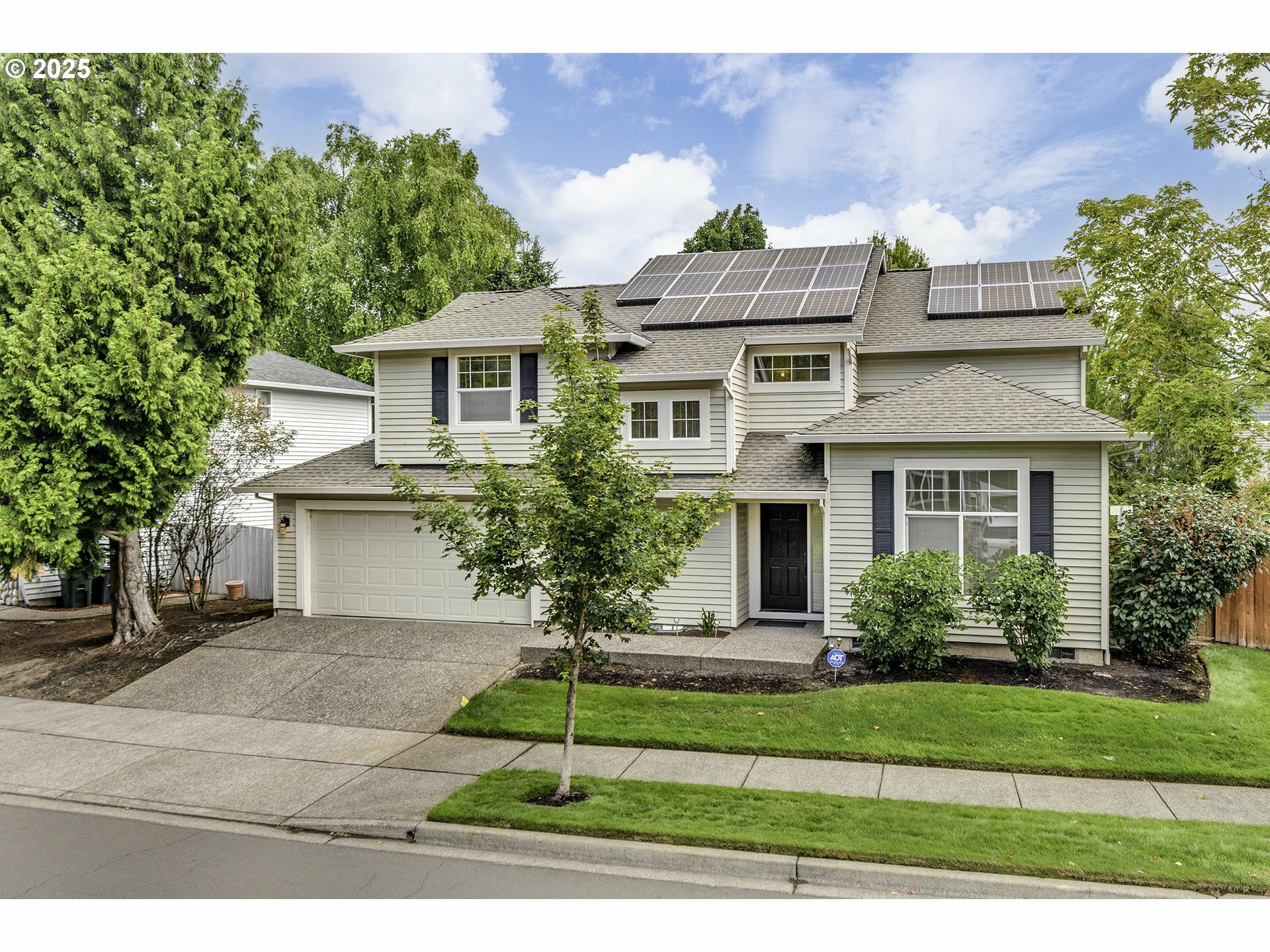 Property Photo: 1133 NE Creeksedge Dr OR 97124