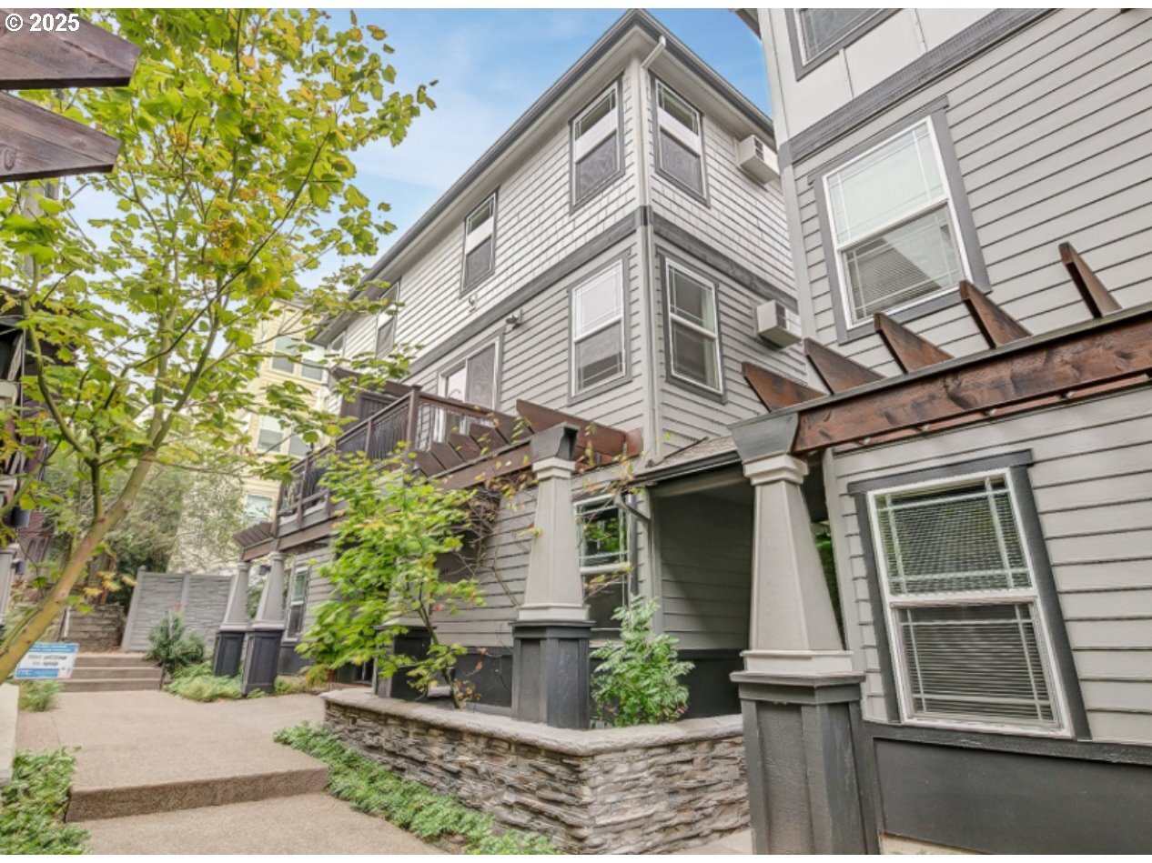 Property Photo: 8641 N Crawford St OR 97203