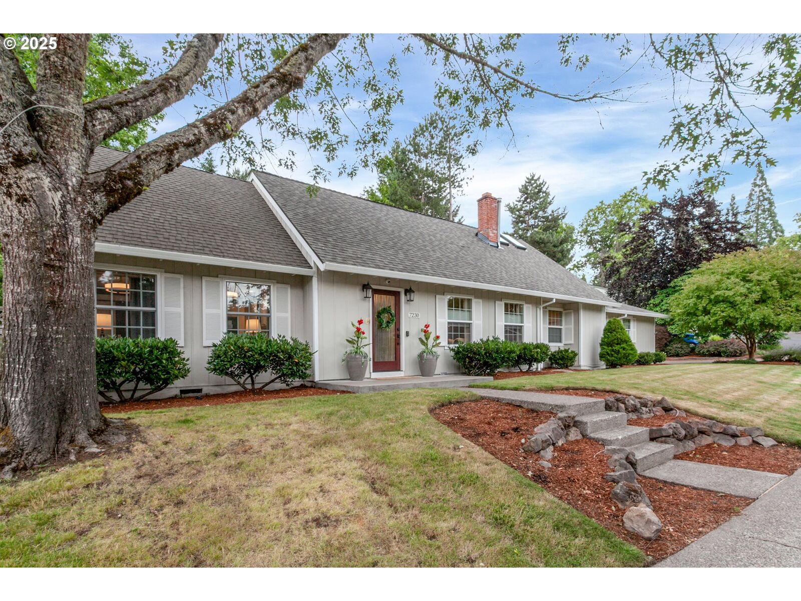 Property Photo: 7230 SW Sorrento Rd OR 97008