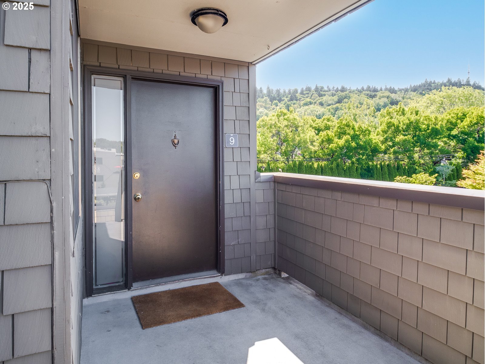 Property Photo: 5624 S Riverside Ln 9 OR 97035