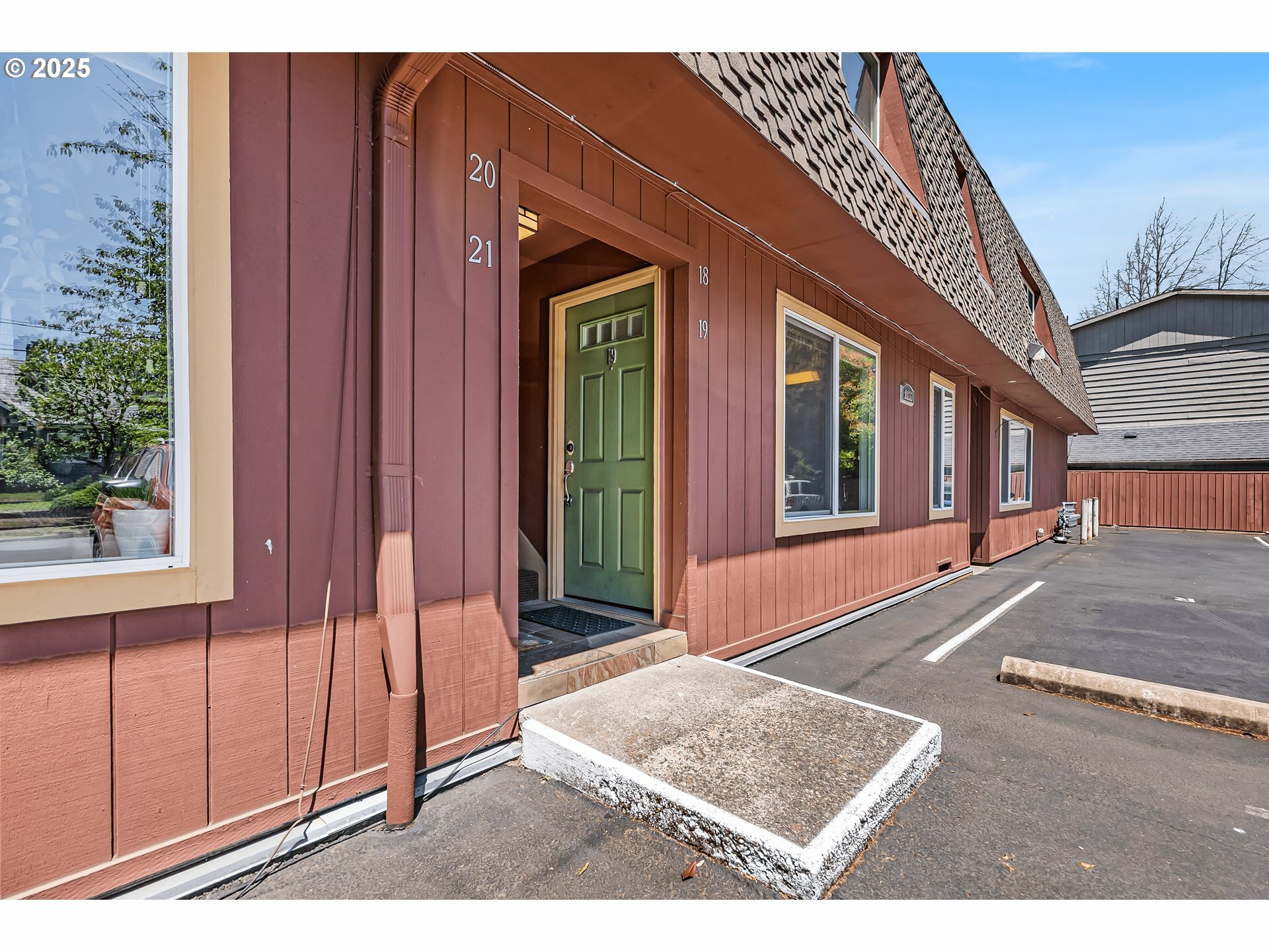 Property Photo: 8833 N Syracuse St 19 OR 97203