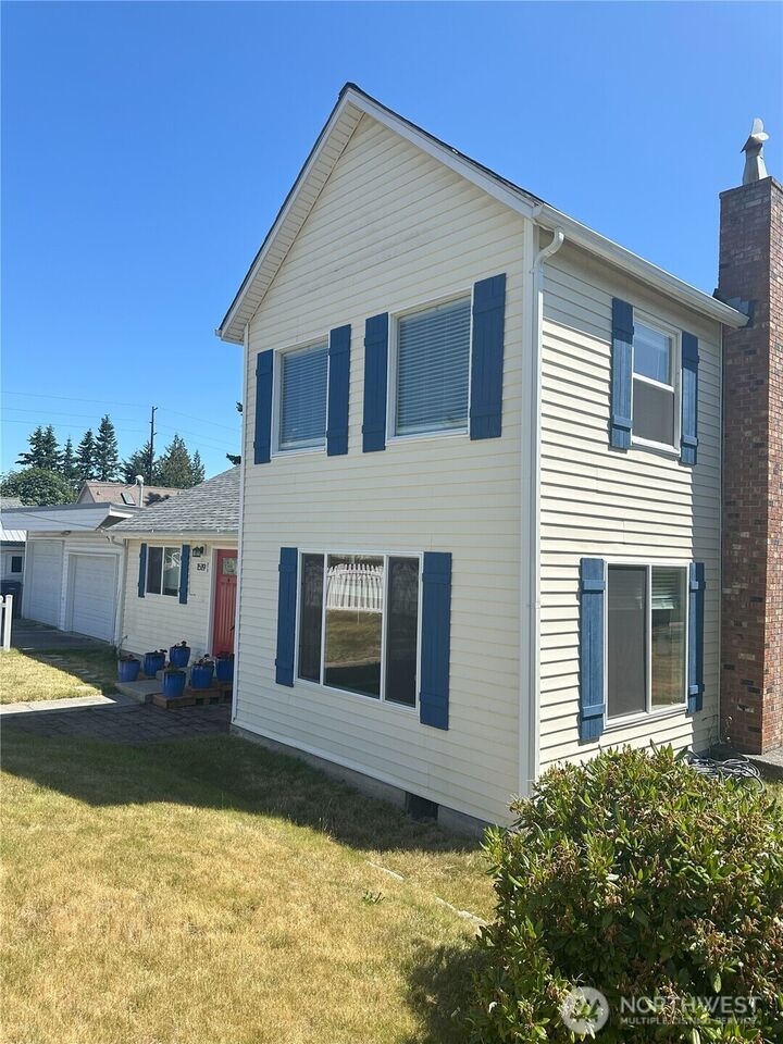 Property Photo:  1519  K Avenue  WA 98221 