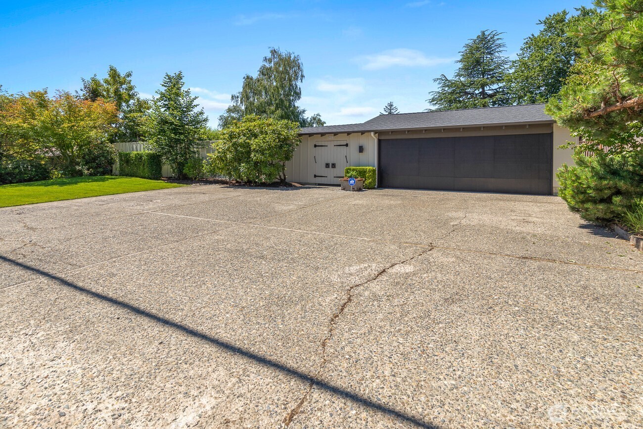 Property Photo: 3853 81st Avenue SE WA 98040