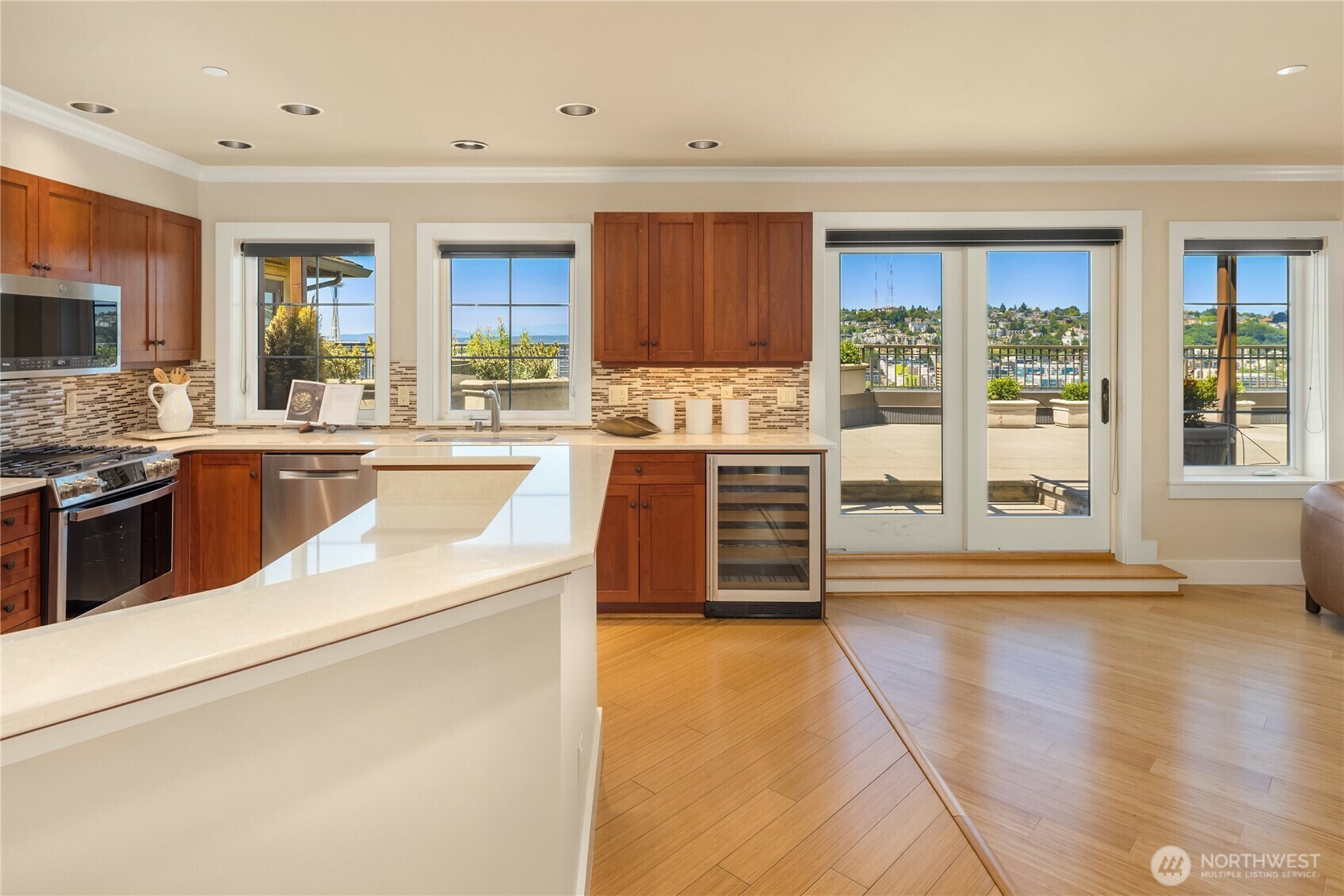 Property Photo: 745 Bellevue Avenue E 305 WA 98102
