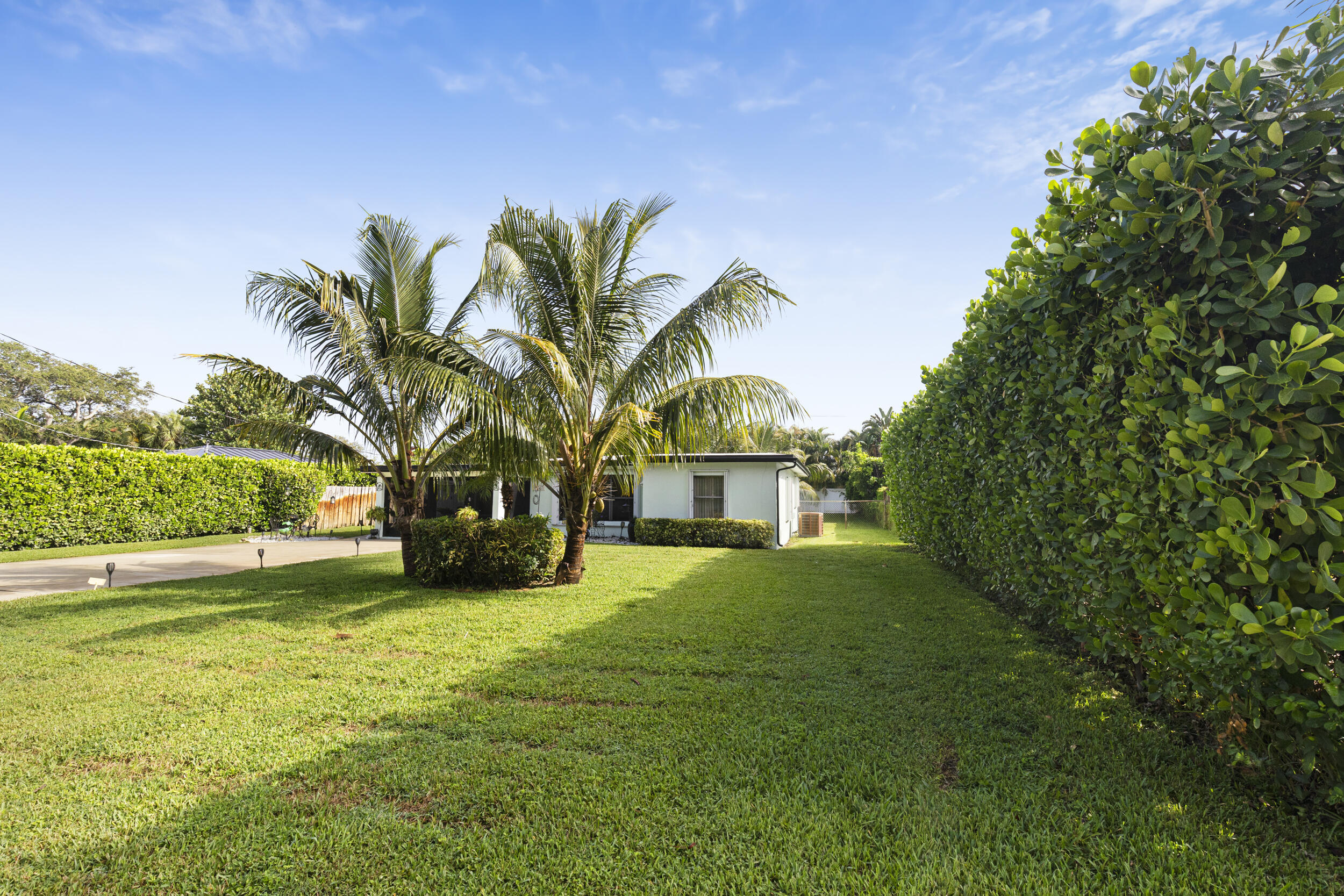 Property Photo: 2417 Country Oaks Lane FL 33410