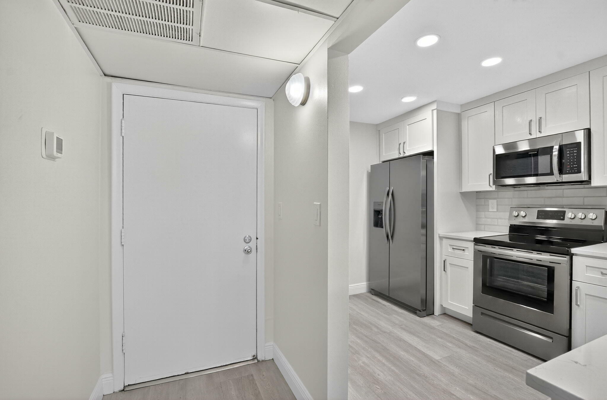 Property Photo: 4 Royal Palm Way 3070 FL 33432