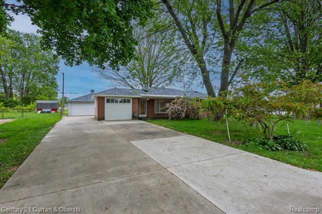 Property Photo: 2548 Hearthside Drive MI 48198