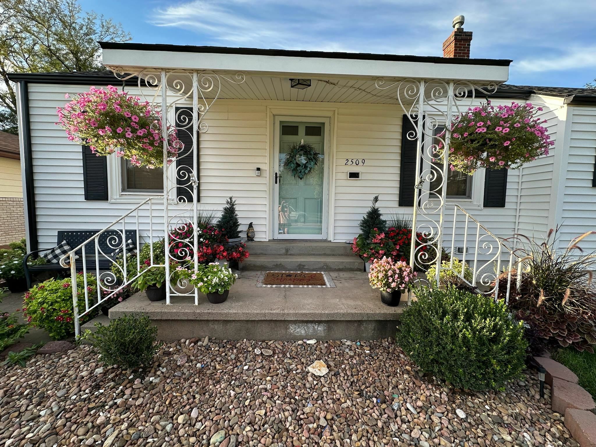 Property Photo: 2509 Shawnee Dr KS 67530