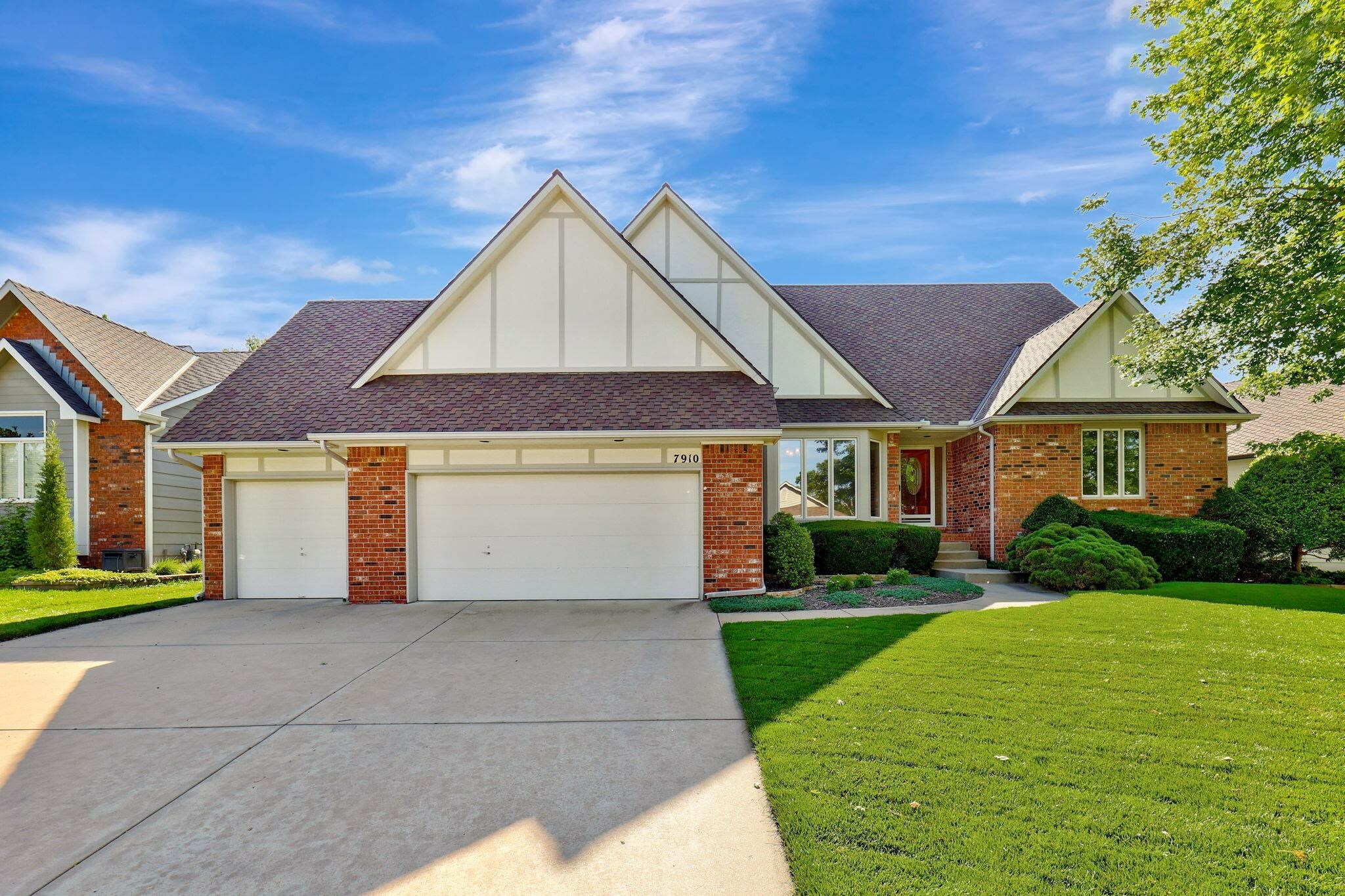 Property Photo: 7910 W Meadow Pass Cir KS 67205