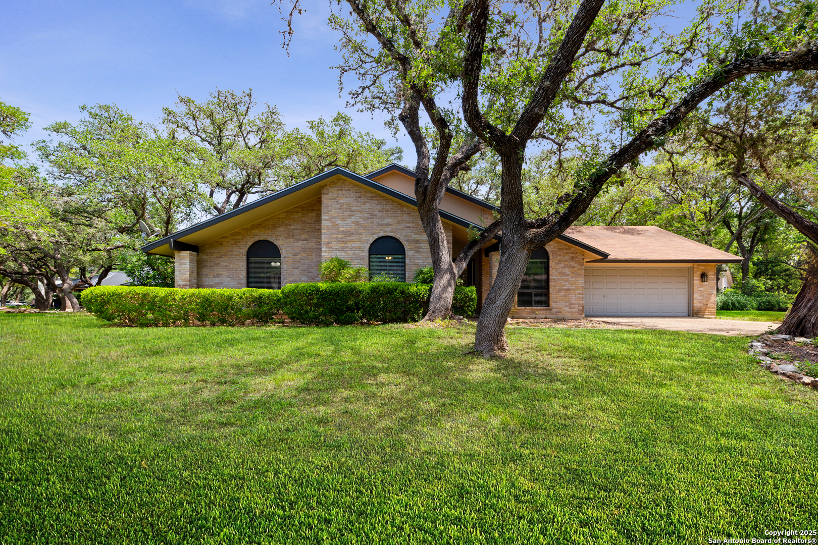 Property Photo: 802 Sherman Oak TX 78232