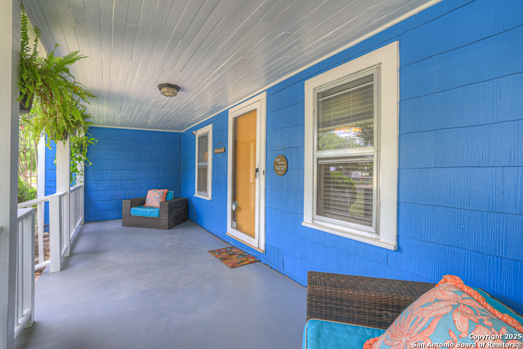 Property Photo: 238 Short TX 78155