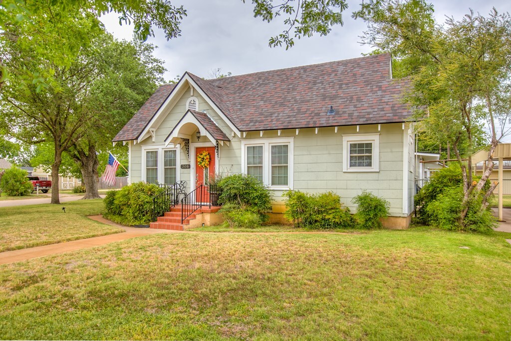 Property Photo:  308 N 5th St  TX 76821 