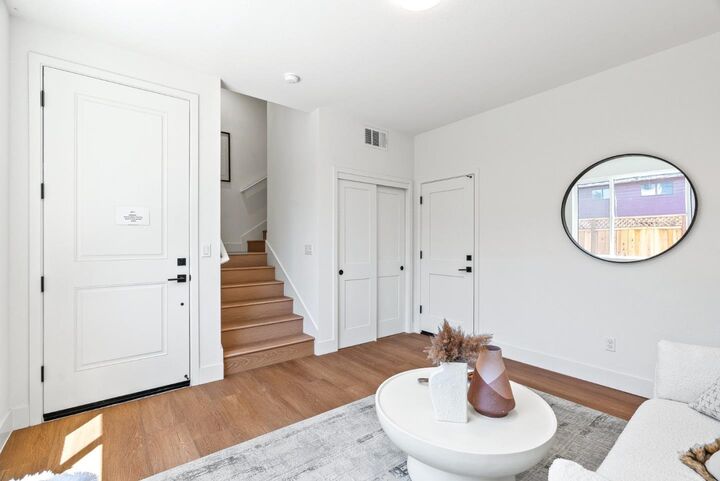 Property Photo:  931 Woodside Road  CA 94061 