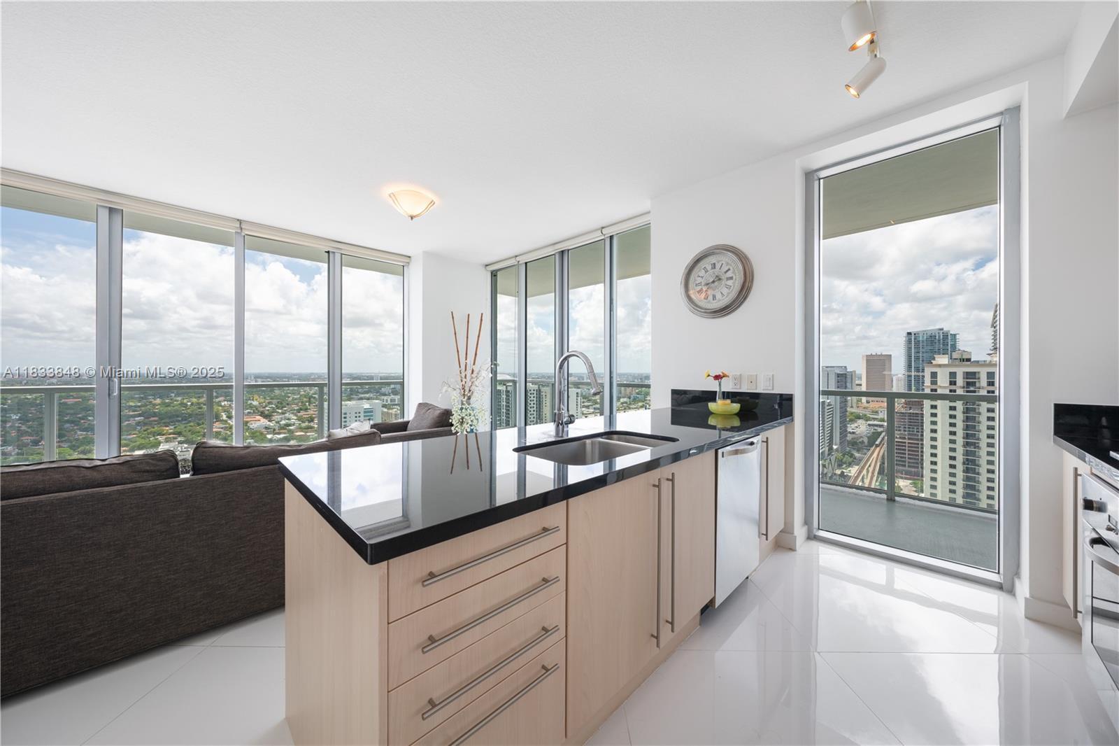 Property Photo: 79 SW 12th St 3812S FL 33130