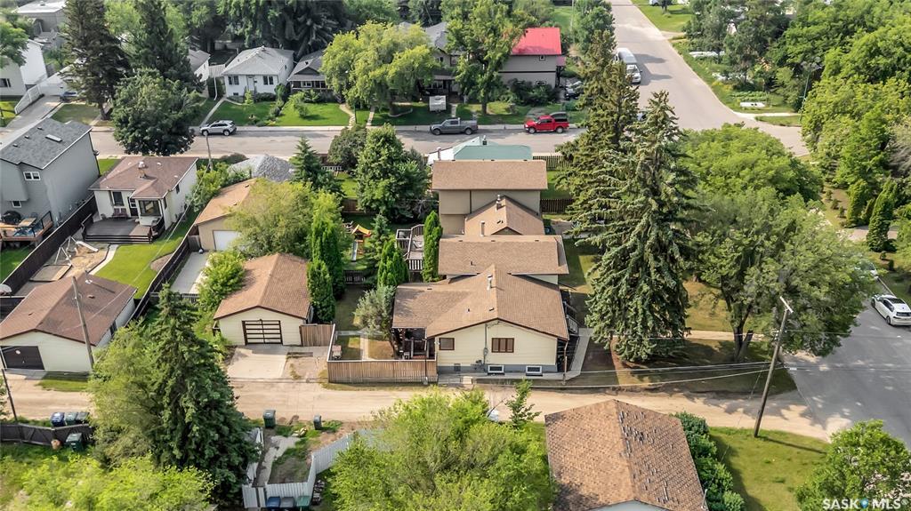 Property Photo: 1911 Melrose Avenue SK S7J 0V1